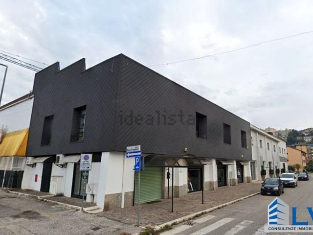 Locale in affitto di 900 m² in Via Po