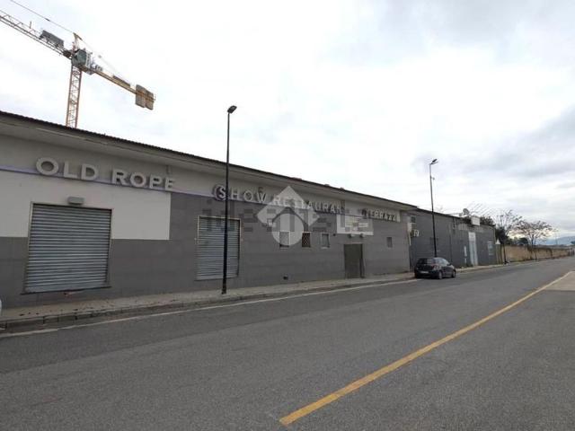 Locale in affitto di 900 m² in Via Pasquale Ianniello, 76