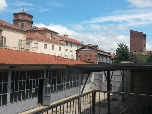 Locale in affitto di 900 m² in Via Roero, 37