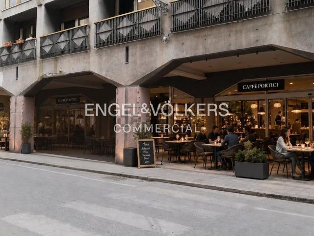Locale in affitto di 900 m² in Via Vittorio Emanuele, 263
