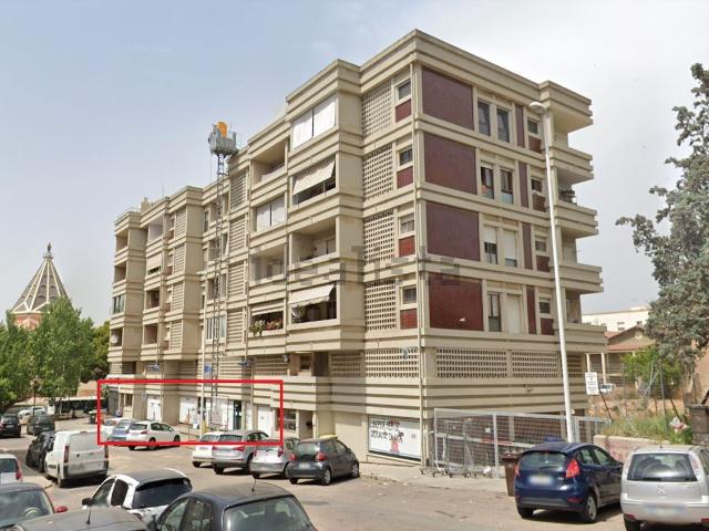 Locale in affitto di 900 m² in Piazza Is Maglias, 1