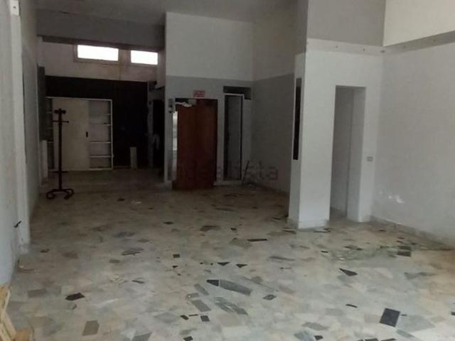 Locale in affitto di 90 m² in Corso Salvatore D&apos Amato, 70