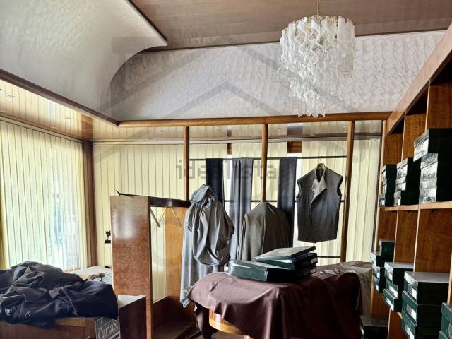 Locale in affitto di 90 m² in Largo Traiano