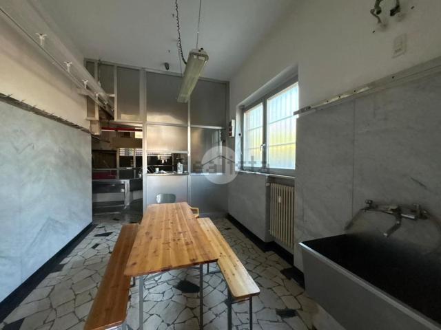 Locale in affitto di 90 m² in Piazza Vittorio Veneto