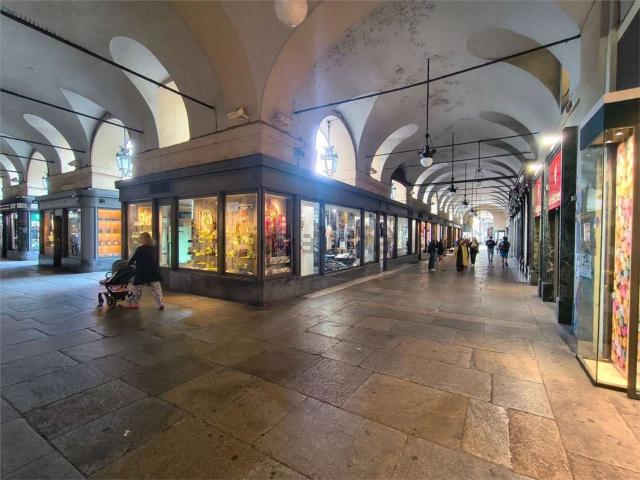 Locale in affitto di 90 m² in Piazza Castello, 10