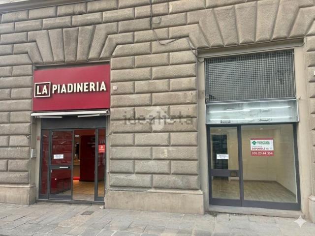 Locale in affitto di 90 m² in Piazza Cesare Beccaria