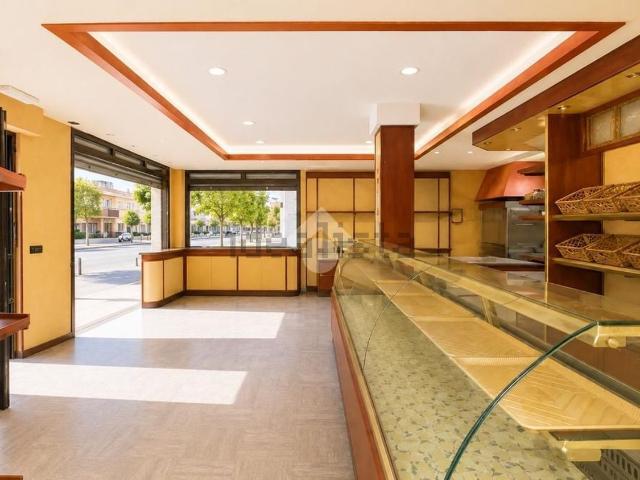 Locale in affitto di 90 m² in Piazza Dante Alighieri, 7