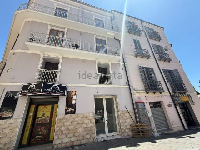 Locale in affitto di 90 m² in Piazza Roma, 1