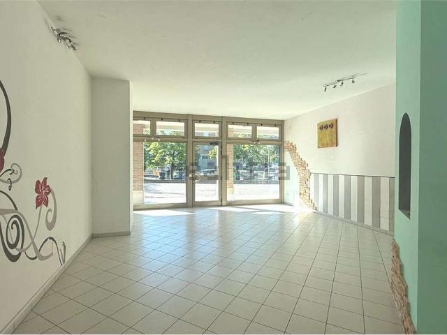 Locale in affitto di 90 m² in Via Tuderte, 19