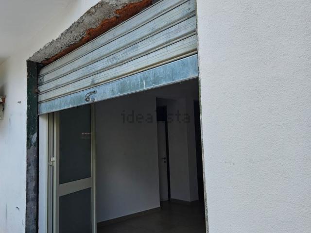 Locale in affitto di 90 m² in Via Villalba