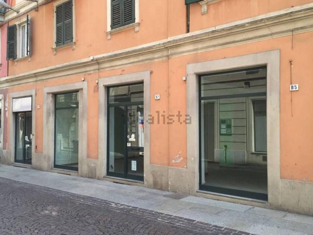 Locale in affitto di 90 m² in Via Vochieri, 87
