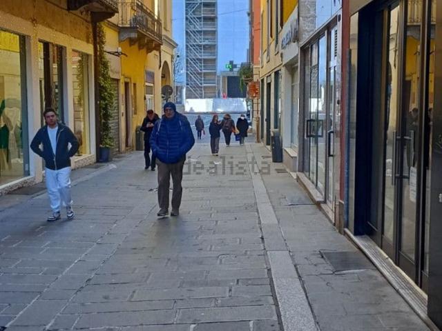 Locale in affitto di 90 m² in Via XX Settembre