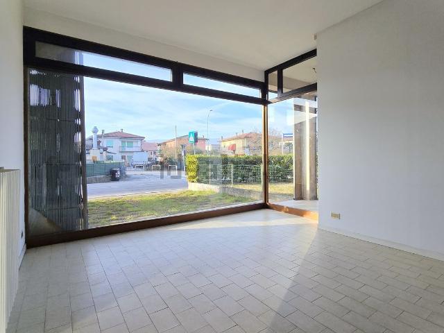 Locale in affitto di 90 m² in Via Astronauti