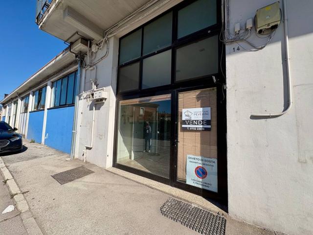 Locale in affitto di 90 m² in Via Benedetto Croce, 14