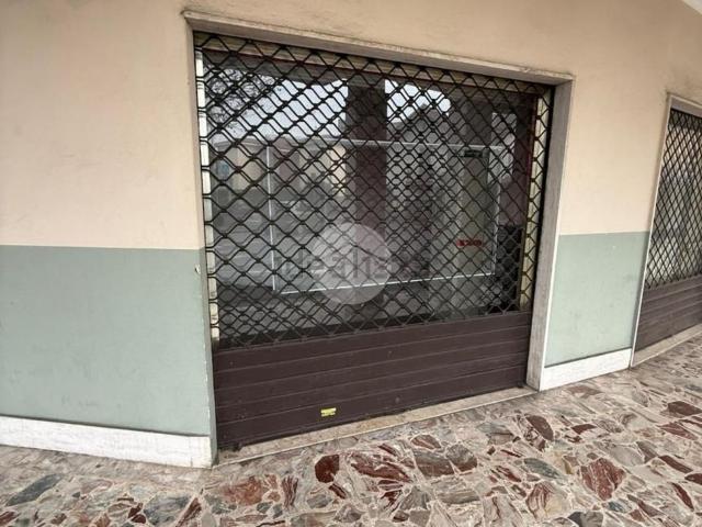 Locale in affitto di 90 m² in Via Bergamo