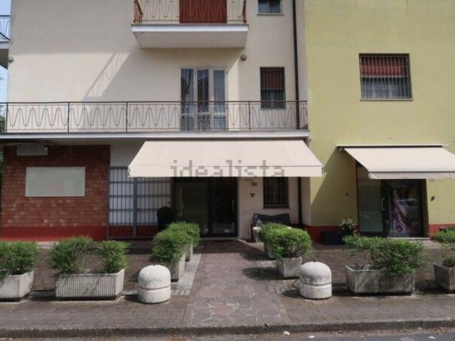Locale in affitto di 90 m² in Via Bergonzoni G