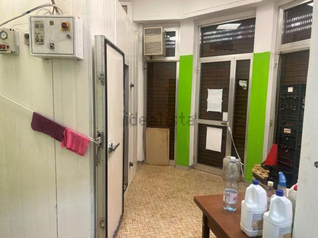 Locale in affitto di 90 m² in Via Bolzaneto, 81