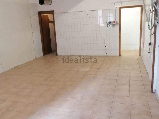 Locale in affitto di 90 m² in Via del Fringuello