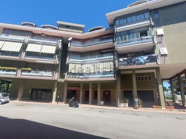 Locale in affitto di 90 m² in Via della Quercia, 46