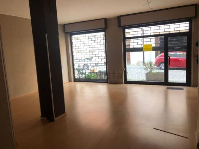 Locale in affitto di 90 m² in Via Felice Cavallotti