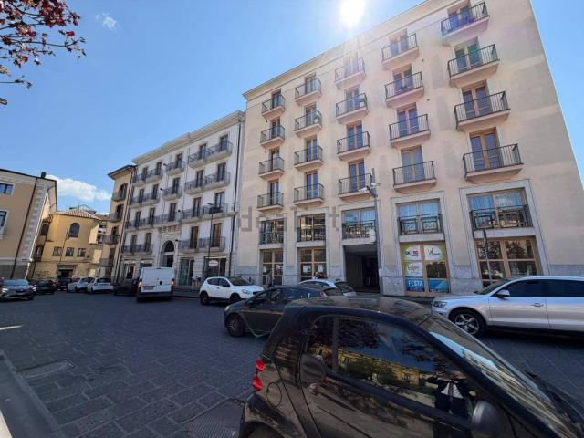 Locale in affitto di 90 m² in Via Francesco De Sanctis, 11