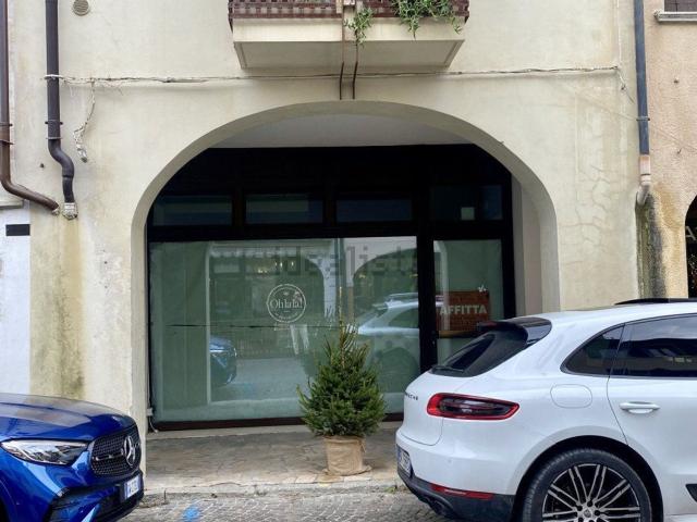 Locale in affitto di 90 m² in Via Francesco Maria Preti, 20
