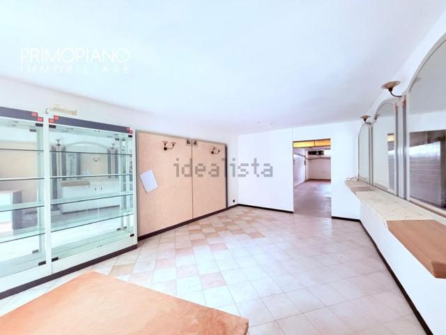 Locale in affitto di 90 m² in Via Giosuè Carducci