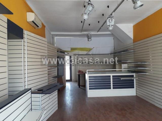 Locale in affitto di 90 m² in Via John Fitzgerald Kennedy