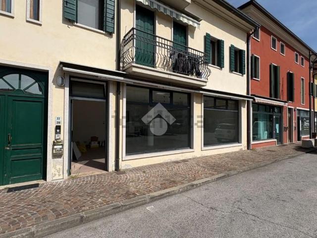 Locale in affitto di 90 m² in Via Longo P. B 22