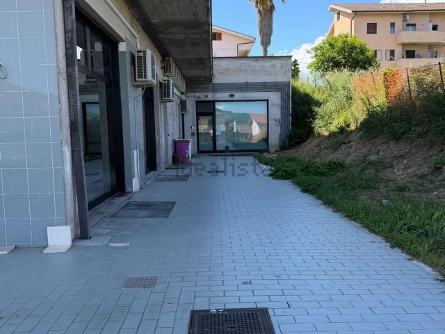 Locale in affitto di 90 m² in Via mare Adriatico, 51