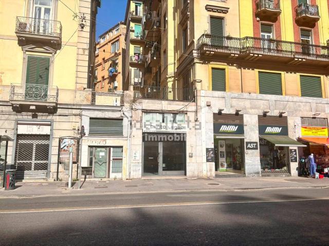 Locale in affitto di 90 m² in Via Mergellina