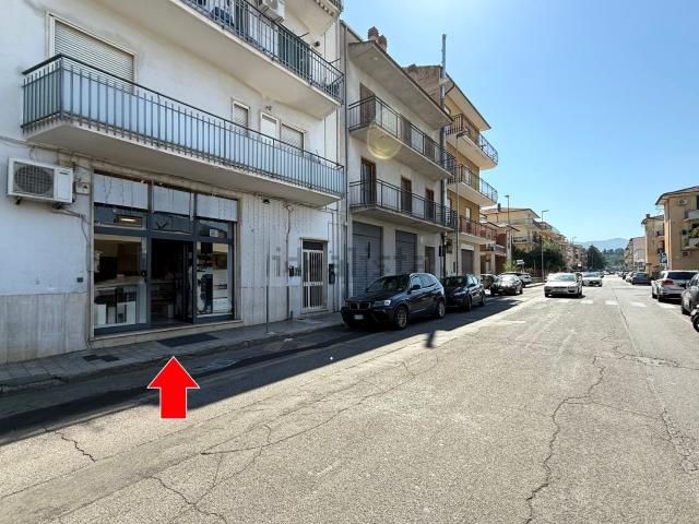 Locale in affitto di 90 m² in Via Ponte Nuovo, 17