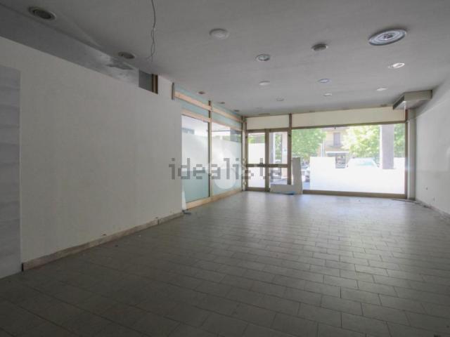 Locale in affitto di 90 m² in Via Radici in Piano