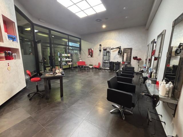 Locale in affitto di 90 m² in Via Radici Nord, 31