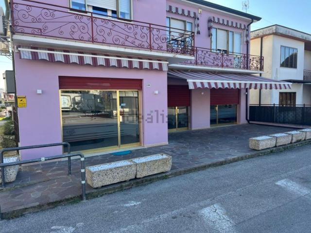 Locale in affitto di 90 m² in Via Roma, 138