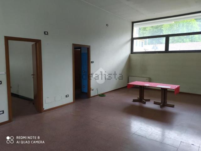 Locale in affitto di 90 m² in Via Suardi