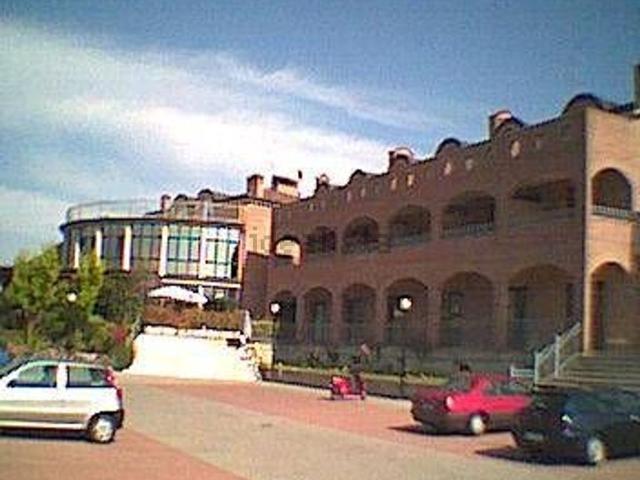 Locale in affitto di 90 m² in Viale Marina Degli Estensi, 2