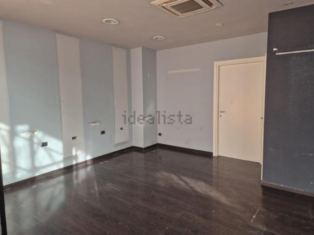 Locale in affitto di 90 m² in Viale Nettuno, 167