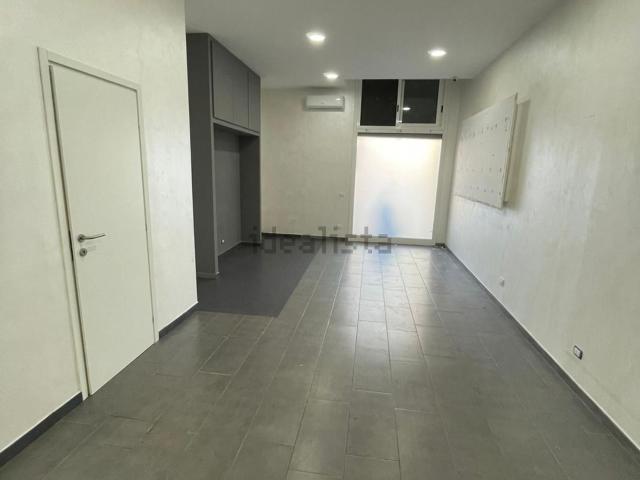 Locale in affitto di 90 m² in Viale Europa, 76