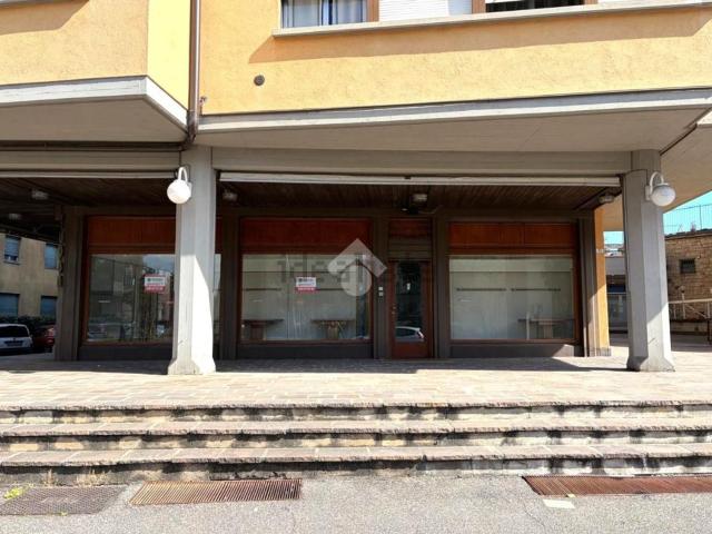 Locale in affitto di 90 m² in Viale Repubblica, 25