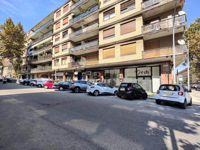 Locale in affitto di 90 m²
