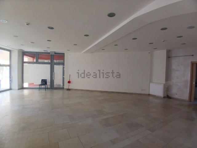 Locale in affitto di 90 m²