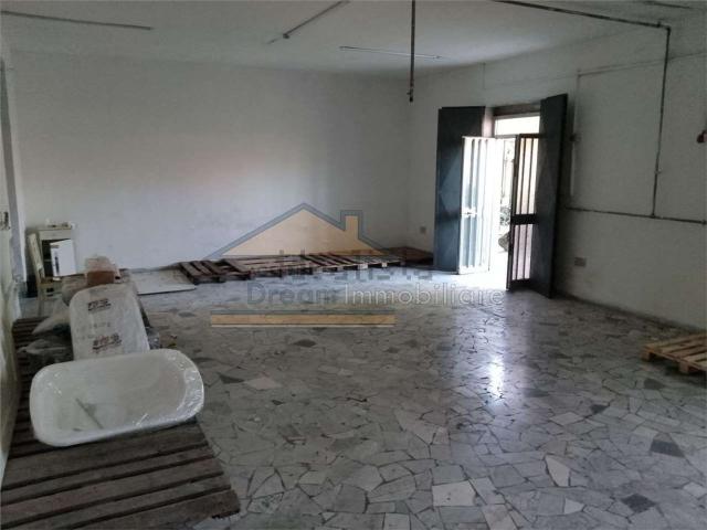 Locale in affitto di 90 m²