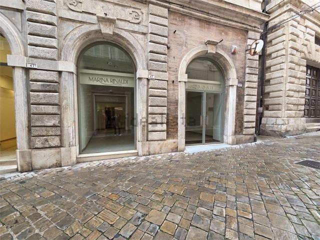 Locale in affitto di 90 m²