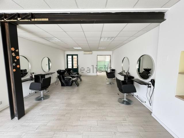 Locale in affitto di 90 m²