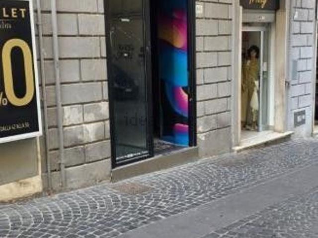 Locale in affitto di 90 m²