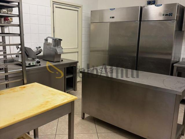 Locale in affitto di 90 m²