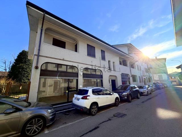 Locale in affitto di 180 m²