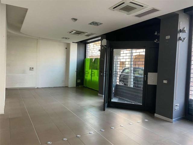 Locale in affitto di 90 m²