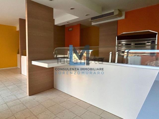 Locale in affitto di 90 m²